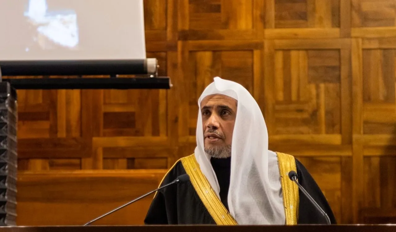 معالي الشيخ د ⁧‫محمد العيسى‬⁩ يلقي مساء أمس محاضرة في الجامعة الكاثوليكية بإيطاليا والتي احتفت بمعاليه بالأناشيد العربية وسلمته ميداليتها.