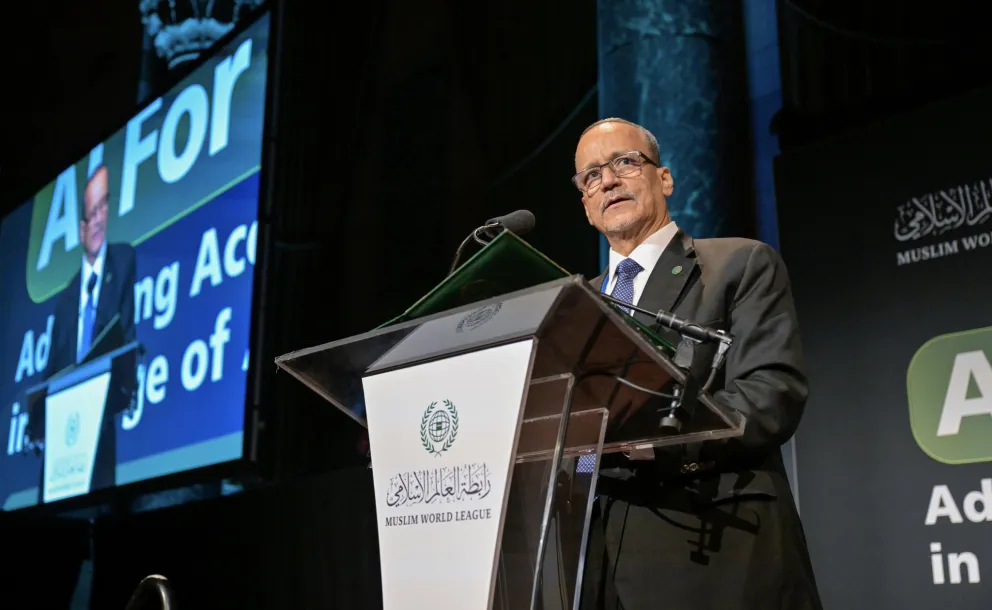 معالي السيد إسماعيل ولد الشيخ أحمد، الأمين العام لمنظمة التعاون الإسلامي، مُلقيًا كلمته في الجلسة الافتتاحية لفعالية الرابطة: "الذكاء الاصطناعي للجميع بمحاوِرِها المتعددة"
