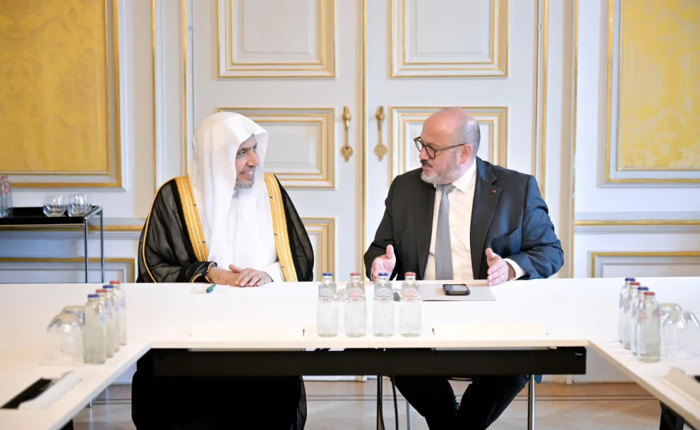استضافَتْ وزارة الداخلية البلجيكية، بحضور معالي وزيرها السيد برنارد كوينتين، معالي الأمين العام، رئيسَ هيئة علماء المسلمين، فضيلةَ الشيخ د.⁧‫ محمد العيسى‬⁩ ‬⁩، في حوارٍ موسّعٍ تناوَلَ عددًا من القضايا الدِّينية والفكرية والأمنية