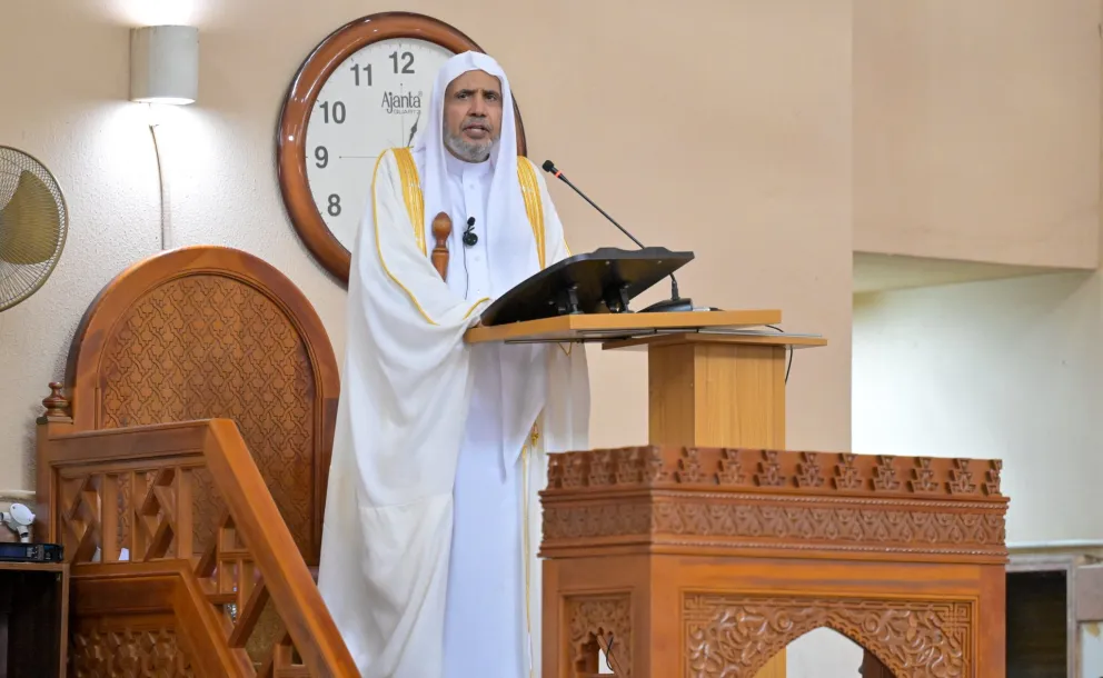معالي الشيخ د. ⁧‫محمد العيسى‬⁩ ‬⁩، يُلقي خطبة الجمعة، ويؤمُّ المُصلّين، مُركّزًا في خطبتِه على هداية القرآن الكريم للتي هي أقوم