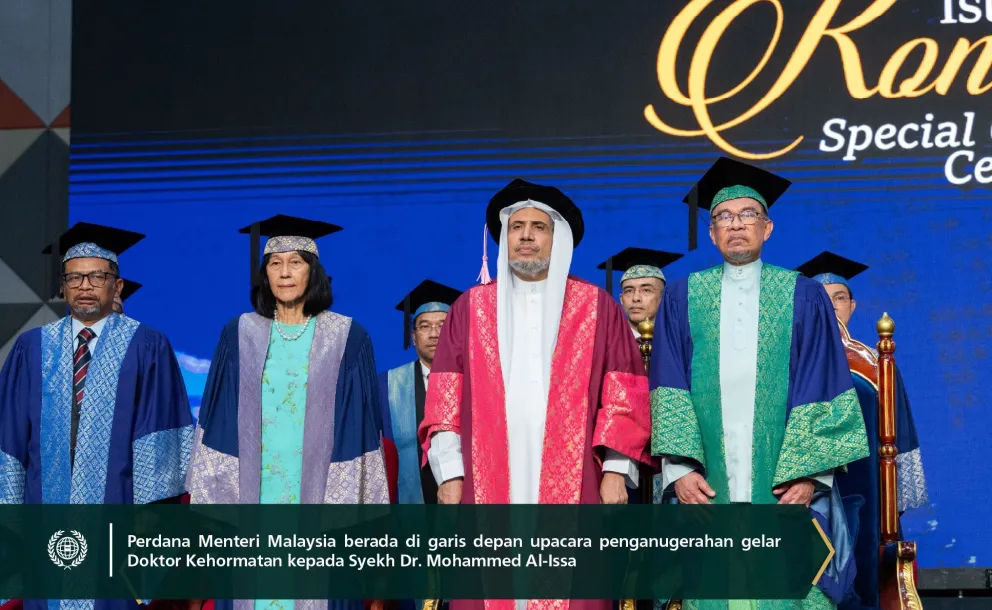 menganugerahkan gelar Doktor Kehormatan dalam Ilmu Politik kepada Yang Mulia Sekretaris Jenderal LMD, Ketua Asosiasi Ulama Muslim, Syekh Dr. Mohammed Alissa