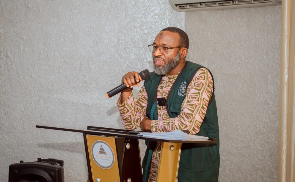 رابطہ عالم اسلامی  نائجیریا میں آنکھوں کے نرسنگ اور طبی عملے کے لئے ایک جامع تربیتی پروگرام کا انعقاد کر رہی ہے، جس کا بنیادی مقصد ان کی پیشہ ورانہ صلاحیتوں کو مستحکم کرنا اور بنیادی طبی نگہداشت کے معیار کو بلند کرنا ہے