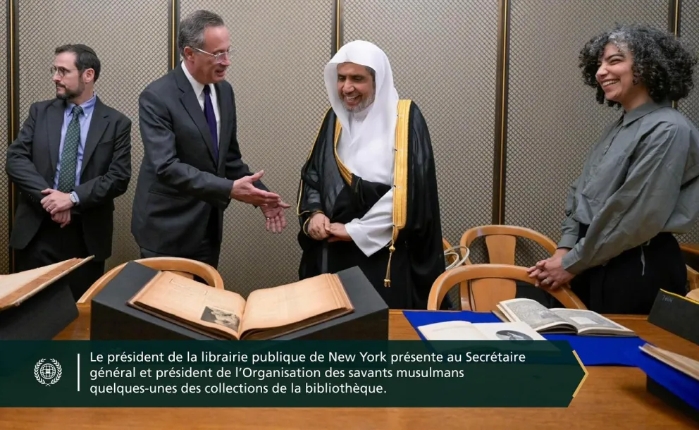 Dans la troisième plus grande bibliothèque au monde: La Bibliothèque publique de New York a accueilli le Secrétaire général, cheikh Mohammed Al-Issa . Il a été reçu par le président de la bibliothèque, accompagné de plusieurs responsables de l’institution