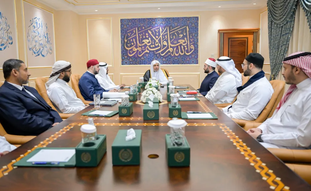 التقى معالي الأمين العام، رئيس هيئة علماء المسلمين؛ فضيلة الشيخ د. ⁧‫محمد العيسى‬⁩‬⁩ ، في مكة المكرمة نخبةً من المُقرئين بالمقرأة التقنية العالمية التابعة لرابطة العالم الإسلامي