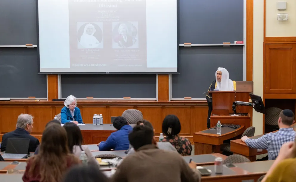 A invitación de la facultad de derecho de la prestigiosa universidad de Harvard, y en presencia de varios miembros del cuerpo docente, tomadores de decisiones políticas y estudiantes: