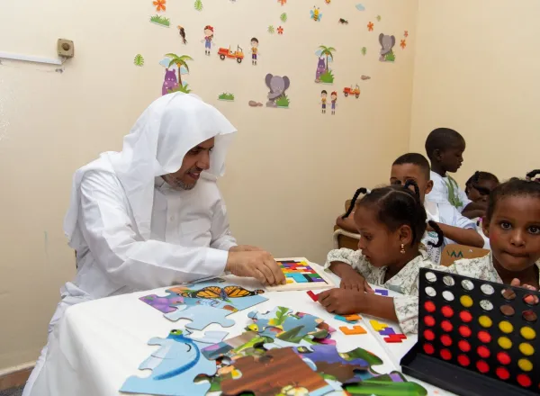 د. العيسى يدشّن حزمة مشروعاتٍ تنموية ورعوية وإغاثية في موريتانيا بتنسيق حكومي