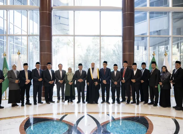 H.E. Sheikh Dr. Mohammed Al-Issa, received a delegation from the Central Leadership of Muhammadiyah in the Republic of Indonesia, headed by H.E. Sheikh Dr. Haedar Nashir