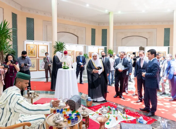 الايسيسكو تكرم معالي الشيخ د. محمد العيسى‬⁩ لجهوده في تعزيز السلام والوئام بين الأمم والشعوب ولخدمته للسيرة النبوية