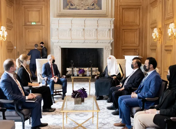 معالي الشيخ د. محمد العيسى‬⁩ يلتقي اليوم رئيس الوزراء البريطاني السابق السيد توني بلير