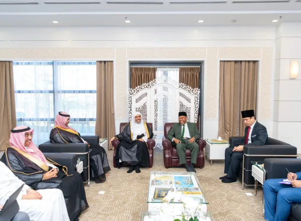 Sekretaris Jenderal Liga Muslim Dunia   Mhmd Alissa  tiba di ibukota Malaysia Kuala Lumpur memimpin delegasi tingkat tinggi LMD. Sejumlah pejabat pemerintah menyambut rombongan tersebut dalam sebuah upacara resmi.
