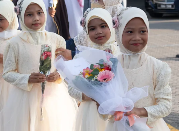 Sekretaris Jenderal Liga Muslim Dunia   Mhmd Alissa  tiba di ibukota Malaysia Kuala Lumpur memimpin delegasi tingkat tinggi LMD. Sejumlah pejabat pemerintah menyambut rombongan tersebut dalam sebuah upacara resmi.