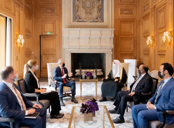 معالي الشيخ د. محمد العيسى‬⁩ يلتقي اليوم رئيس الوزراء البريطاني السابق السيد توني بلير