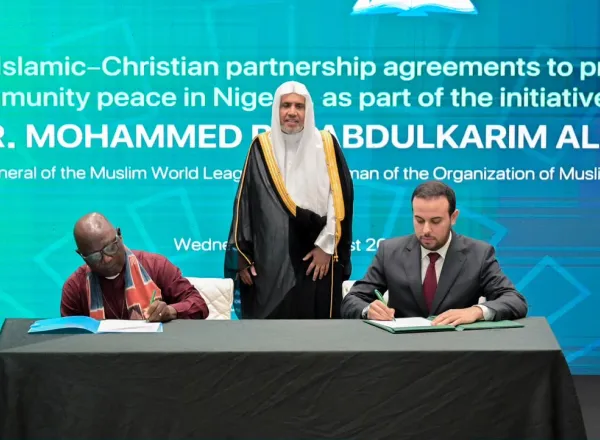 MWL Secretary-General Witnesses Roundtable Meeting of Muslim and Christian Leaders in Nigeria and the Signing of Agreements