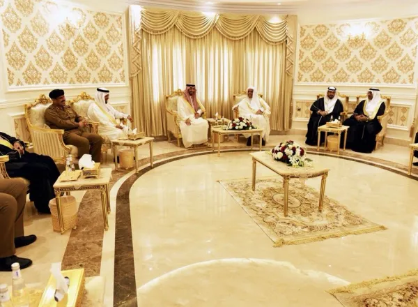 صاحب السمو الملكي الأمير عبد الله بن بندر بن عبد العزيز نائب أمير منطقة ⁧مكة المكرمة⁩ يزور معالي أمين عام ⁧رابطة العالم الإسلامي⁩ عضو ⁧هيئة كبار العلماء⁩ الشيخ الدكتور محمد بن عبد الكريم العيسى في منزله بمكة المكرمة؛ مهنئاً بعيد الفطر المبارك.