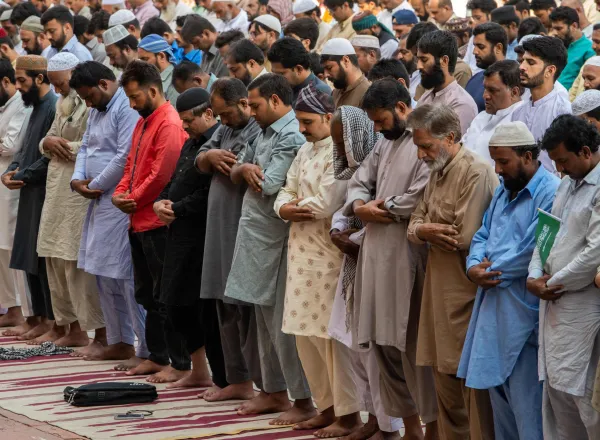 Dr. Al-Issa Delivers Friday Sermon at Badshahi Mosque