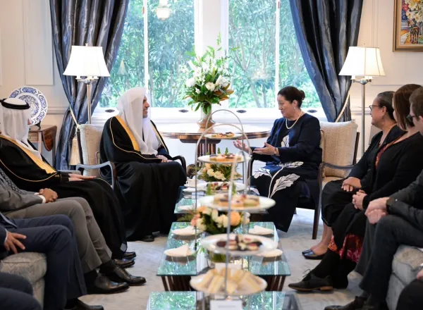 الحاكمةُ العامّةُ ورئيسُ الوزراءِ النيوزيلنديّان يستقبلان الأمين العام لرابطة العالم الإسلامي