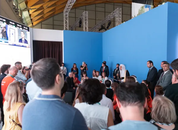 Le D.Mohammad Alissa a inauguré une aile d’exposition de la Ligue Islamique Mondiale au Forum de Rimini pour l’amitié entre les peuples qui plus d’un million de visiteurs et qui est considéré comme l’un des plus grands forums d’Europe.