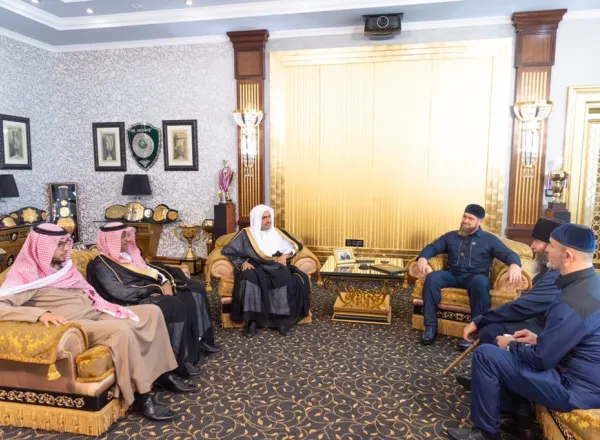 Le Président tchétchène Ramadan Kadyrov reçoit le D.Mohammad Alissa au palais présidentiel en vue de participer à l’inauguration de la plus grande mosquée d’Europe   au nom de la Ligue Islamique Mondiale qui représente tous les peuples musulmans.