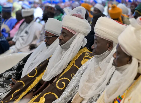 El Sheij Dr. Mohammed Al-Issa, lanzó en Abuya, capital de Nigeria, la iniciativa de la Liga en favor de la paz social en África Occidental, con motivo de su conferencia internacional titulada:«Diversidad y paz social: una alianza para un futuro prometedor
