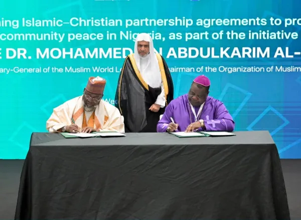 MWL Secretary-General Witnesses Roundtable Meeting of Muslim and Christian Leaders in Nigeria and the Signing of Agreements
