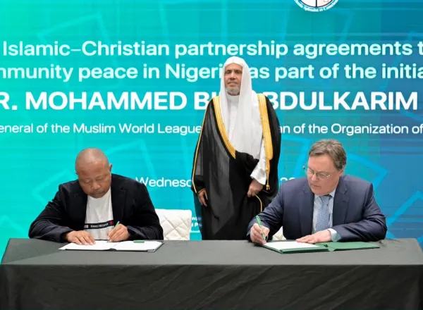 MWL Secretary-General Witnesses Roundtable Meeting of Muslim and Christian Leaders in Nigeria and the Signing of Agreements