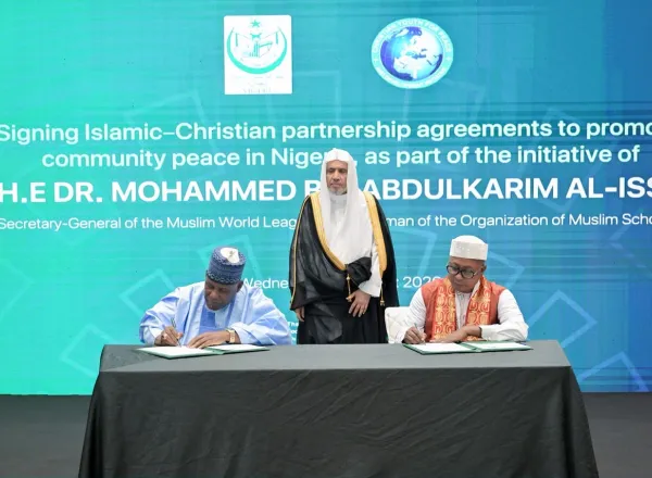 MWL Secretary-General Witnesses Roundtable Meeting of Muslim and Christian Leaders in Nigeria and the Signing of Agreements
