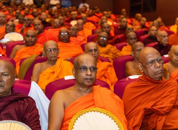 Le Sommet Paix Religions organisé par la Ligue Islamique Mondiale a débuté en présence du Président sri lankais de nombreux chefs religieux et ce suite aux attentats qui ont touché le Sri Lanka.
