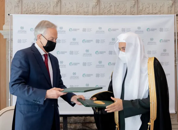 معالي الشيخ د. محمد العيسى‬⁩ يلتقي اليوم رئيس الوزراء البريطاني السابق السيد توني بلير