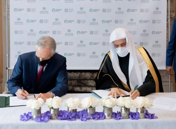 معالي الشيخ د. محمد العيسى‬⁩ يلتقي اليوم رئيس الوزراء البريطاني السابق السيد توني بلير