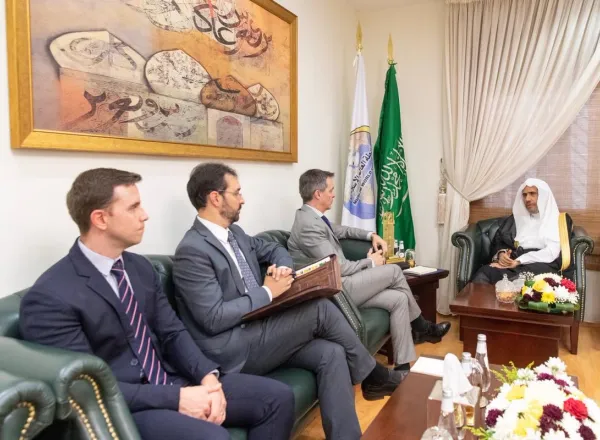 التقى الشيخ د.محمد العيسى في مكتبه بالرياض سفير جمهورية البرازيل الاتحادية لدى المملكة العربية السعودية السيد مارسيلو ديلا نينا