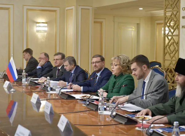 La Présidente du Parlement russe Mme Valentina Matviyenko recevant le D. Mohammad Alissa à Moscou :«Le congrès de la Ligue en Russie est historique de par sa dimension et son contenu »