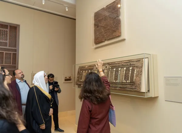 Sur invitation de l’administration du musée le D.Mohammad Alissa visite la section musulmane du musée métropolitain de New York comme il a rencontré les représentants musulmans de #NewYork qui ont confirmé que la voie modérée et ouverte de la LIM  correspond à leur vision.