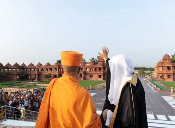 Yang Mulia Sekretaris Jenderal LMD, Ketua Asosiasi Ulama Muslim, Syekh Dr.Mohammad Al-issa mengunjungi para pemimpin Hindu di kantor pusat mereka di India, di mana mereka membahas beberapa topik yang menjadi kepentingan bersama.