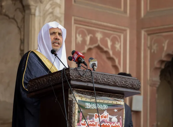 Dr. Al-Issa Delivers Friday Sermon at Badshahi Mosque