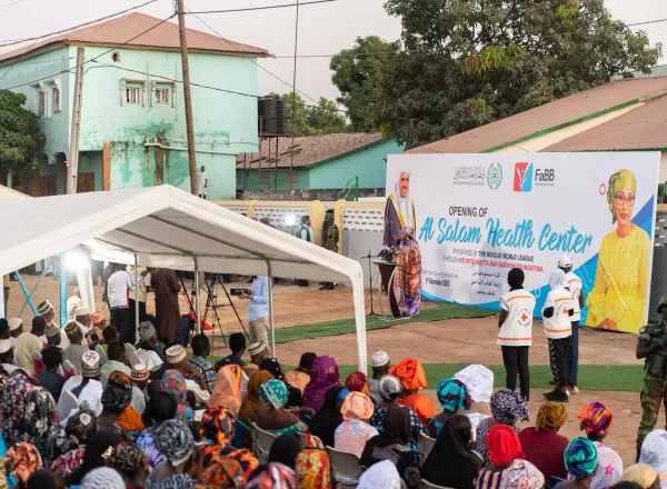 Dr.  Alissa  meresmikan Fasilitas Medis Al-Salam di ibu kota Gambia, Banjul, di hadapan Ibu Negara Fatoumatta Bah-Barrow dan beberapa pejabat pemerintah, dan ini adalah proyek yang akan berkontribusi untuk meningkatkan pelayanan kesehatan bagi masyarakat Gambia.