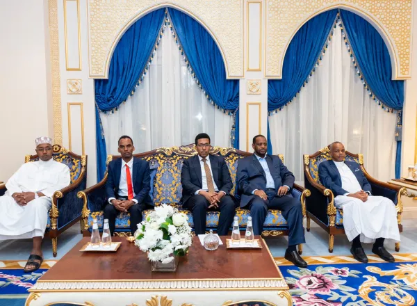 Sekjen LMD, Dr.Mhmd Alissa bertemu dengan Menteri Wakaf &amp; Urusan Agama Somalia, Syekh Mukhtar Robow Ali, di kantornya di Makkah.