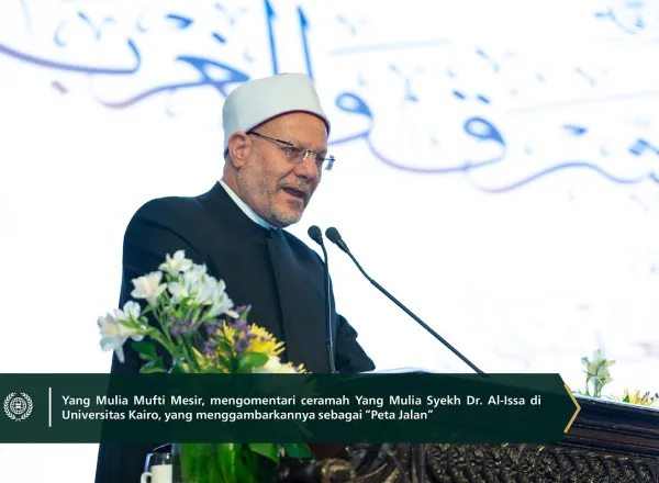 Acara yang dihadiri oleh sekitar tiga ribu syekh, dipimpin oleh Yang Mulia Mufti Mesir, para rektor universitas dan anggota fakultasnya, serta sejumlah besar mahasiswa, selain sekelompok pemikir dan diplomat: