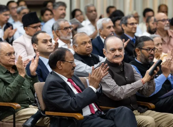 Yang Mulia Sekretaris Jenderal LMD, Ketua Asosiasi Ulama Muslim, Syekh Dr.Mohammad Al-issa , menyampaikan ceramah di Yayasan Internasional Vivekananda di New Delhi, di hadapan beberapa tokoh agama Islam dan non-Islam