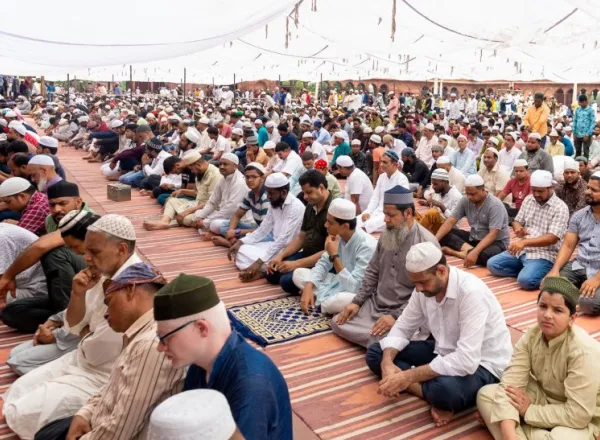 شرفُ اعتلاء منبر لم تعتلِه شخصية من خارج الهند طوال 400 عامٍ! الأمين العام لرابطة العالم الإسلامي يُلقي خطبة الجمعة ويؤم المصلين في الجامع الكبير في نيودلهي