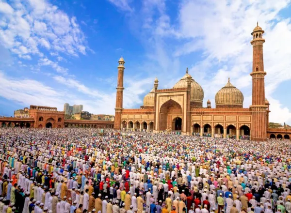 شرفُ اعتلاء منبر لم تعتلِه شخصية من خارج الهند طوال 400 عامٍ! الأمين العام لرابطة العالم الإسلامي يُلقي خطبة الجمعة ويؤم المصلين في الجامع الكبير في نيودلهي