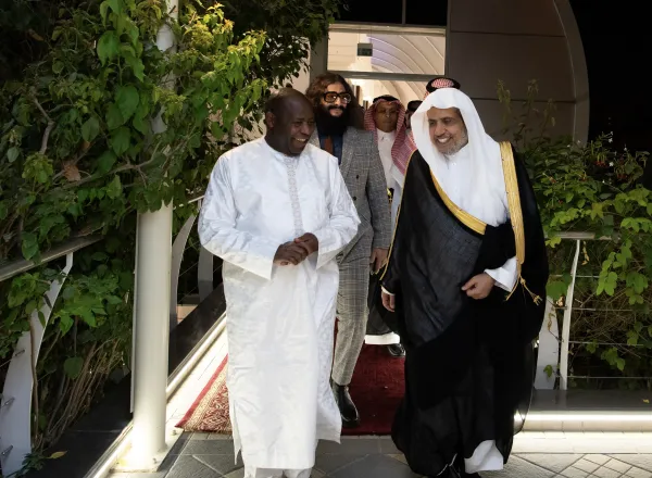 Yang Mulia Presiden Republik Burundi, Tuan Évariste Ndayishimiye, mengunjungi Liga Muslim Dunia di kantornya di Riyadh
