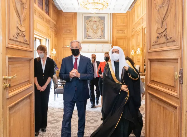 لمستقبل شباب العالم.. شراكة بين رابطة العالم الإسلامي ومعهد توني بلير للتغيير العالمي