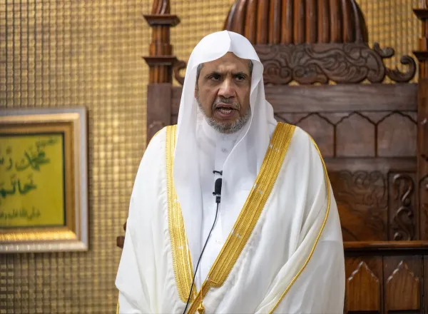 د. العيسى يُلقي خطبة الجمعة في جامع البرلمان ومجلس الشيوخ في باكستان