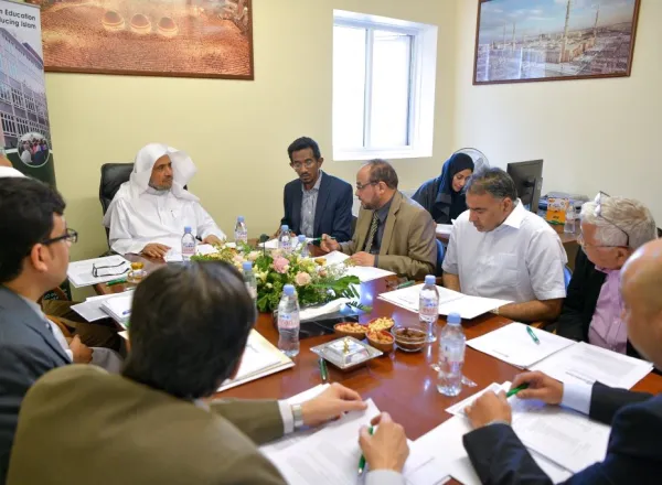 معالي الأمين العام لرابطة العالم الإسلامي ، ملتقياً في لندن وزير الدولة البريطاني السيد اليستر بيرت
