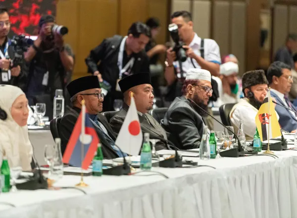 يمثّل "مجلسُ علماء آسْيان" منصّةً لجمع كلمة العلماء تجاه قضاياهم الكبرى، يتمُّ فيها تداوُل الأفكار وتوحيد الرؤى، للتوصُّل إلى حلولٍ للمشكلات المُشترَكة في دُوَلِ جنوب شرق آسيا