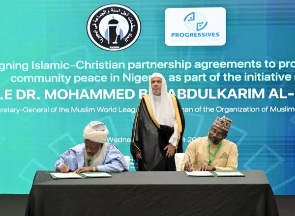 MWL Secretary-General Witnesses Roundtable Meeting of Muslim and Christian Leaders in Nigeria and the Signing of Agreements