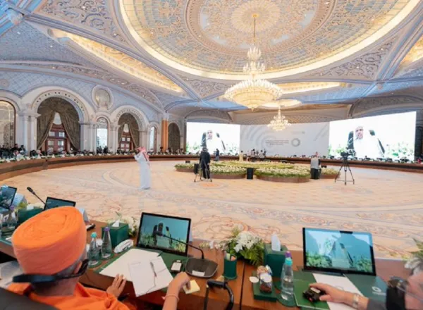 مشترکہ اقدار فورم ریاض  میثاق مدینہ کے نہج پر ہے، جسے نبی کریم صلی اللہ علیہ وسلم  نے مدینہ منورہ میں مختلف  کمیونٹیز کے ساتھ ایک دستاویزی شکل میں تیار فرمایا تھا،جس میں سب کے ساتھ تعامل میں شریعت اسلامیہ کا حکیمانہ اسلوب عياں تھا۔