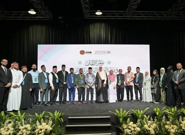 El Secretario General de la Liga del Mundo Islámico inaugura en Malasia la conferencia «La fe a la luz de la ciencia y las evidencias contemporáneas»