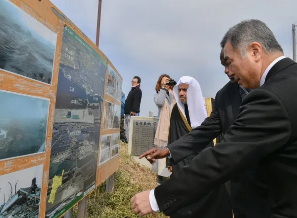 محافظ مدينة سنداي اليابانية السيد شيرو يامادا، ورئيس برلمانها السيد او ينو، وعمدتها السيد تاكاهاشي في استقبال معالي الأمين العام للرابطة الشيخ د. محمد العيسى، مُثمِّنين مواساته للشعب الياباني في ذكرى فاجعة تسونامي.
