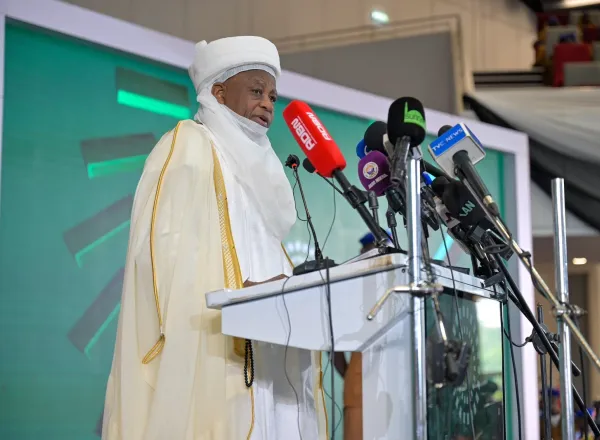 Dr. Al-Issa Meluncurkan Inisiatif Liga Muslim Dunia untuk Perdamaian Sosial di Afrika Barat